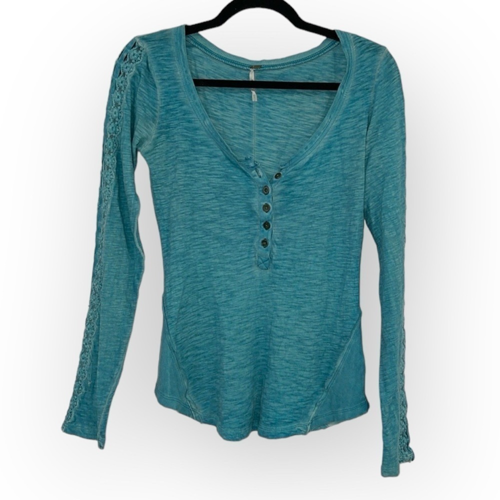 Free People Bright Blue Lace Sleeves Scoop Neck top size Small